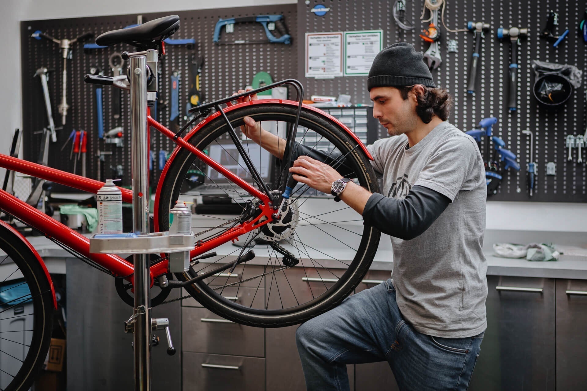 Around the wheel – One day with the Ampler Mechanics